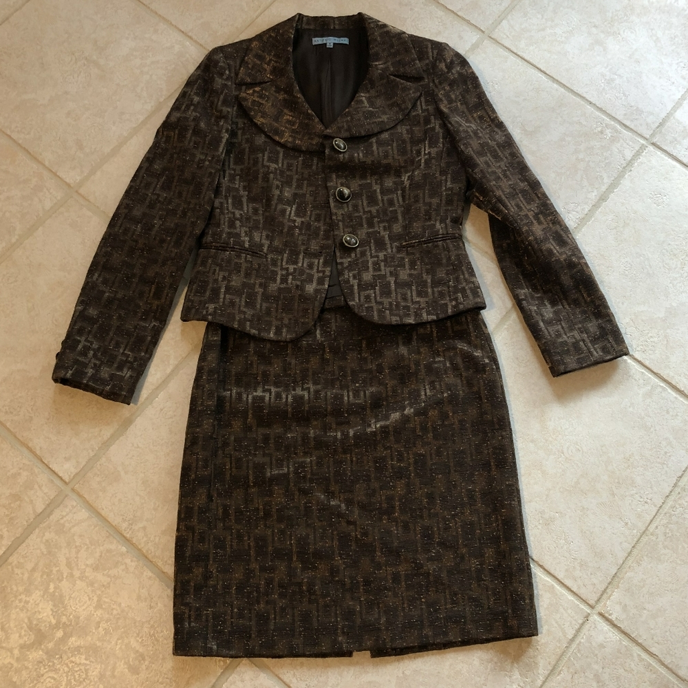 Brown 2 piece suit